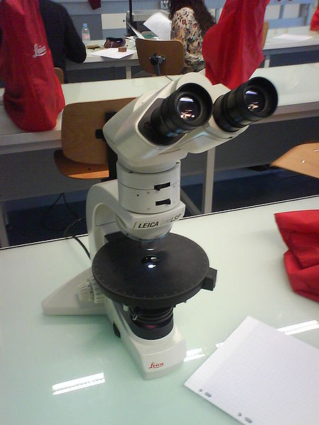 microscopio-petrografico